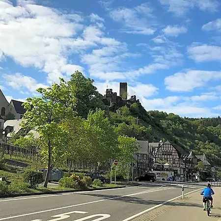 Klapperburg Hotel *